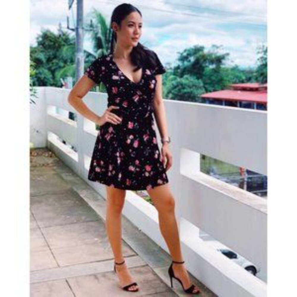 NWT Divided H&M Velvet Wrap Dress 0 XS Black Pink Floral Mini VNeck Short Sleeve